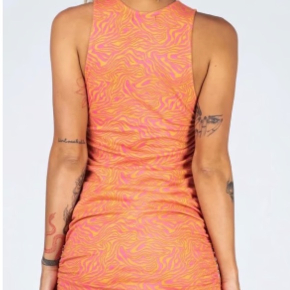 NWT MOTEL Ardilla Dress in Trippy Waves Print in Tangerine Pink Color - Picture 4 of 15
